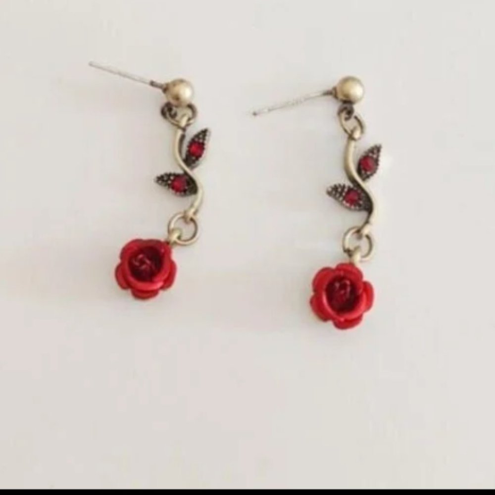 Beautiful Betsey Johnson Rose Necklace, Bracelet Earring Set - Picture 3 of 4